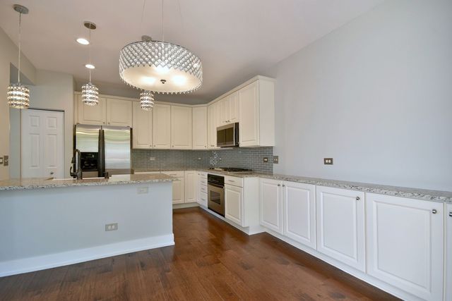 982 Indigo Court, Hanover Park, IL 60133