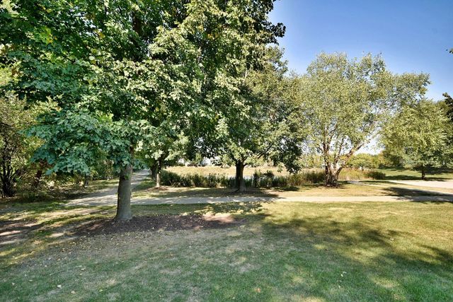 982 Indigo Court, Hanover Park, IL 60133