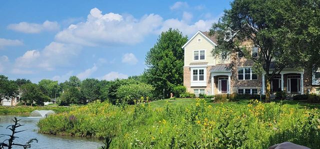 982 Indigo Court, Hanover Park, IL 60133