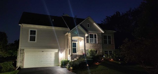 982 Indigo Court, Hanover Park, IL 60133