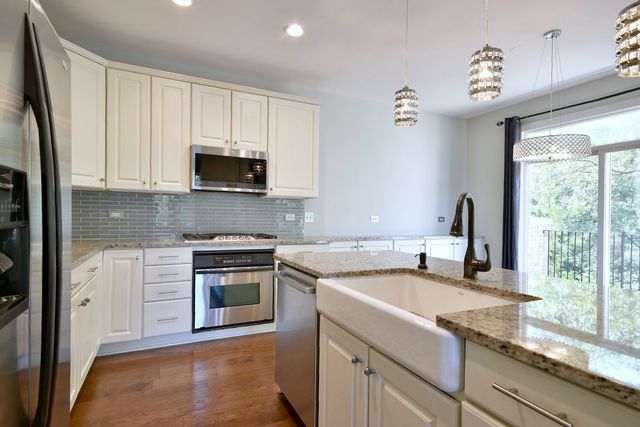 982 Indigo Court, Hanover Park, IL 60133