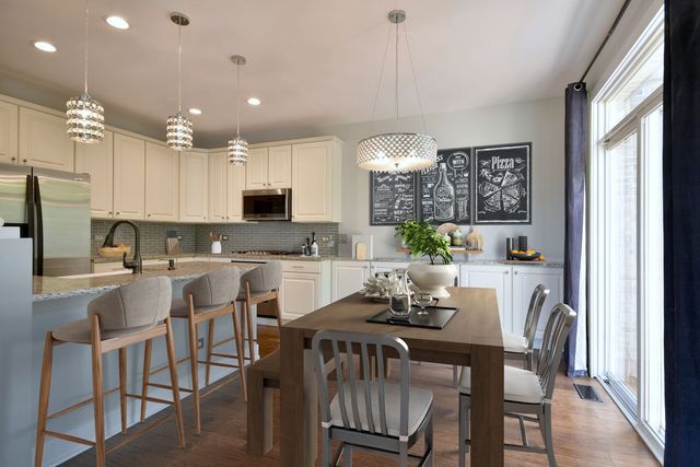 982 Indigo Court, Hanover Park, IL 60133