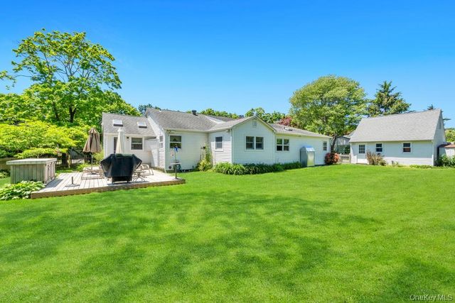 9 Epson Course, Brookhaven, NY 11719