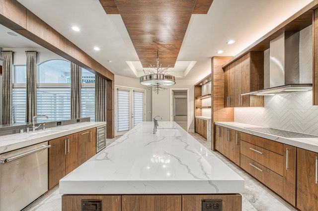 1553 E Golden Valley Way, Fresno, CA 93730