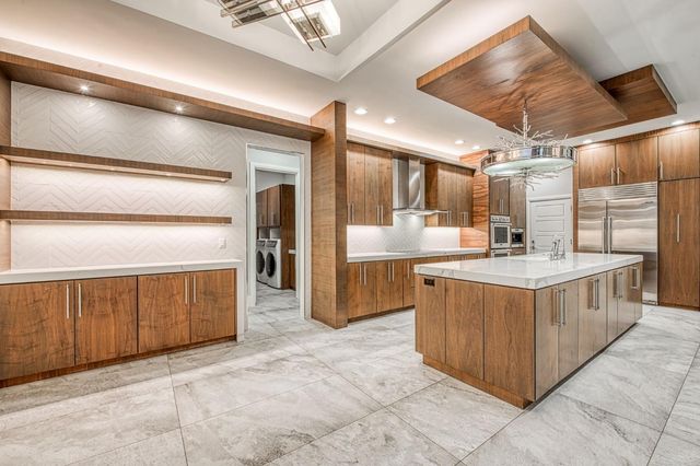 1553 E Golden Valley Way, Fresno, CA 93730