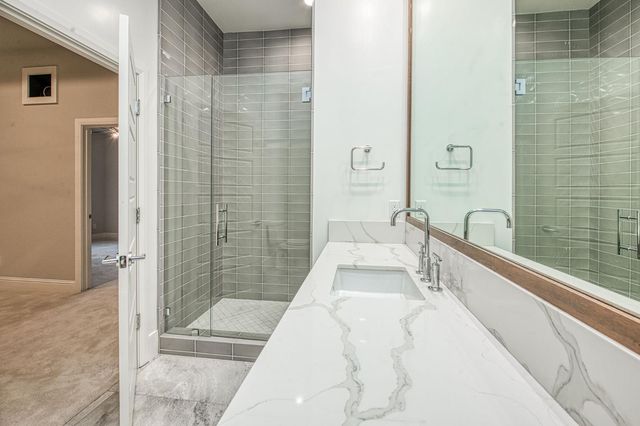 1553 E Golden Valley Way, Fresno, CA 93730