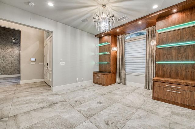 1553 E Golden Valley Way, Fresno, CA 93730