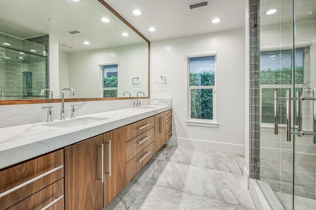 1553 E Golden Valley Way, Fresno, CA 93730