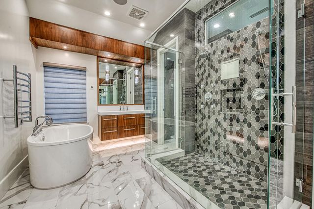 1553 E Golden Valley Way, Fresno, CA 93730