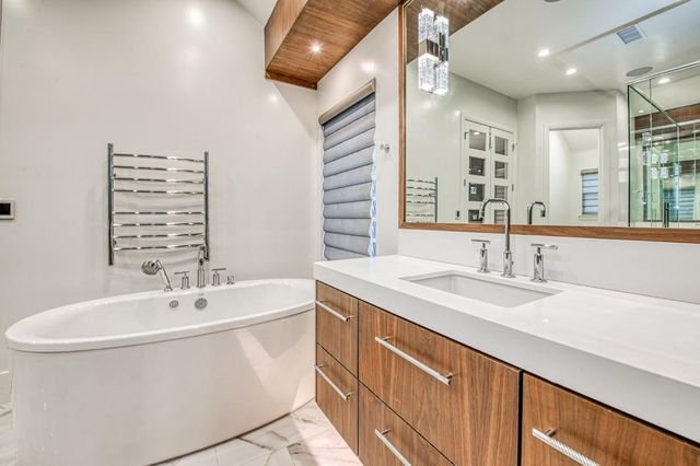 1553 E Golden Valley Way, Fresno, CA 93730