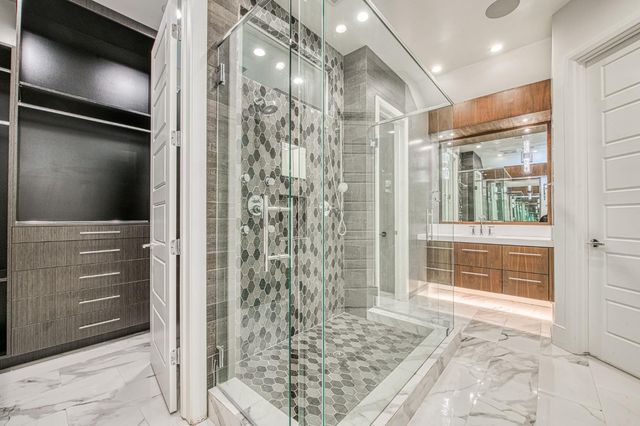 1553 E Golden Valley Way, Fresno, CA 93730