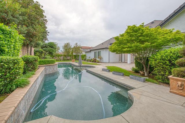 1553 E Golden Valley Way, Fresno, CA 93730