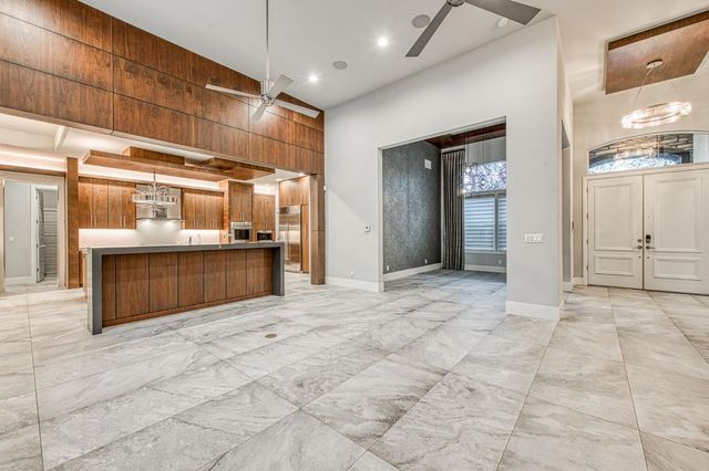 1553 E Golden Valley Way, Fresno, CA 93730