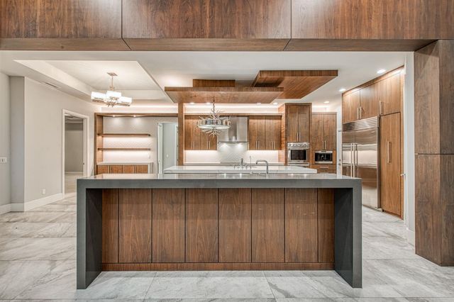 1553 E Golden Valley Way, Fresno, CA 93730