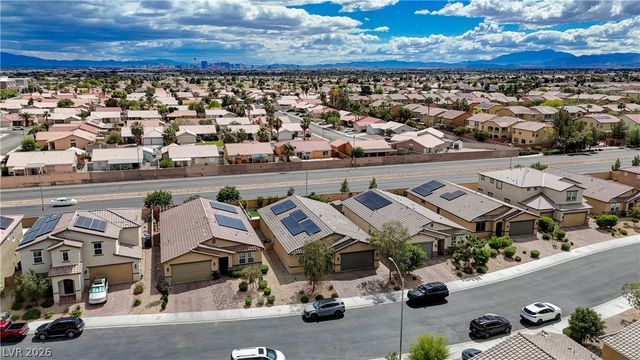 27 Red Sandstone Avenue, North Las Vegas, NV 89031