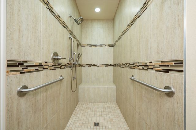 1990 NW 126th Street, Clive, IA 50325