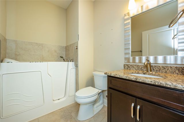 1990 NW 126th Street, Clive, IA 50325