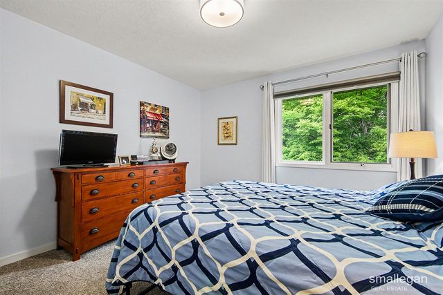 886 Harvest Drive, Holland, MI 49423
