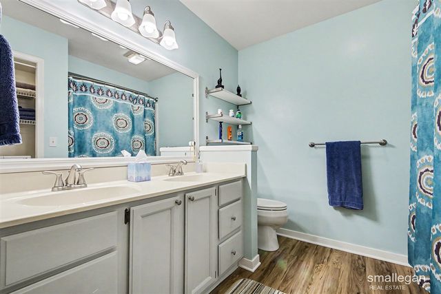 886 Harvest Drive, Holland, MI 49423