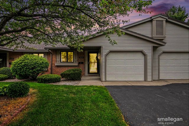 886 Harvest Drive, Holland, MI 49423