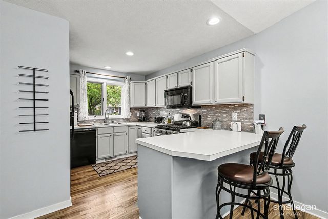 886 Harvest Drive, Holland, MI 49423