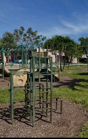 54 N Matador Lane, Davie, FL 33324
