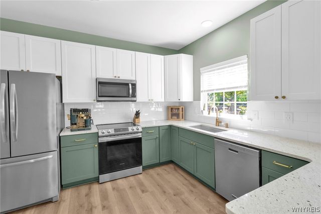 71 Carla Lane, West Seneca, NY 14224