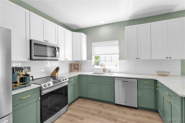 71 Carla Lane, West Seneca, NY 14224
