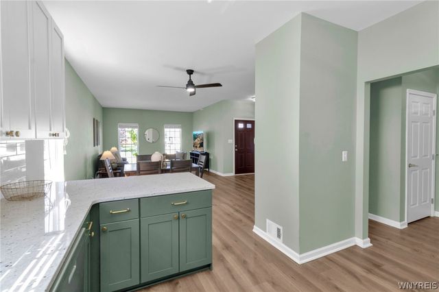 71 Carla Lane, West Seneca, NY 14224