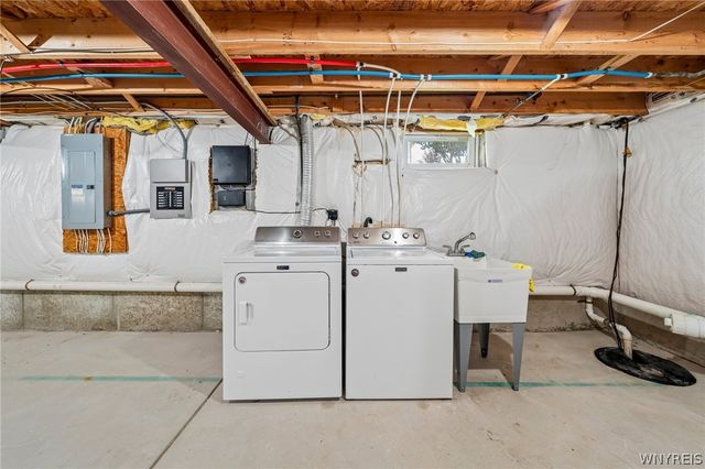 71 Carla Lane, West Seneca, NY 14224