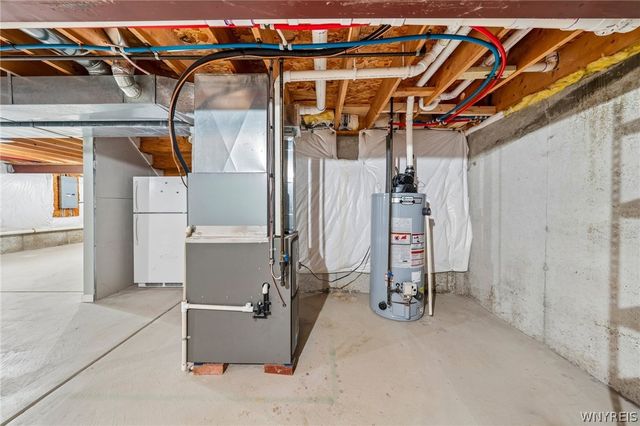 71 Carla Lane, West Seneca, NY 14224