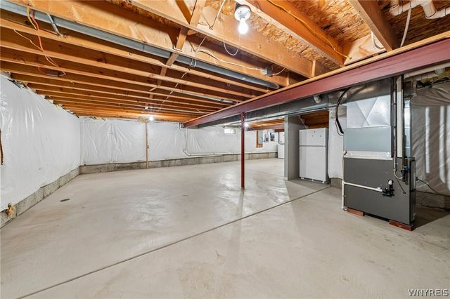 71 Carla Lane, West Seneca, NY 14224