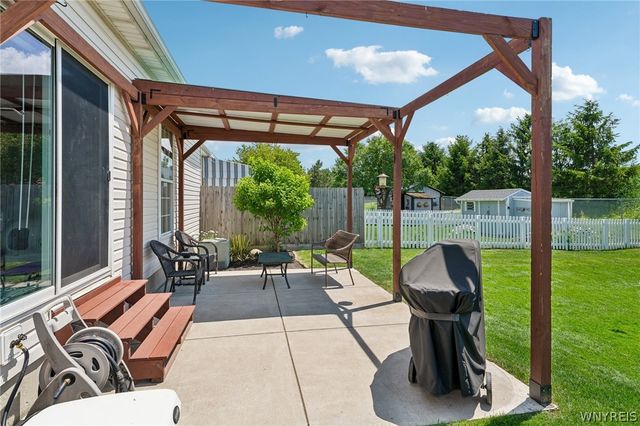 71 Carla Lane, West Seneca, NY 14224