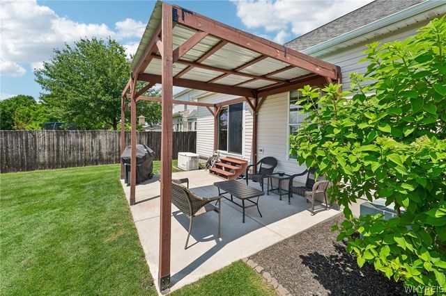 71 Carla Lane, West Seneca, NY 14224
