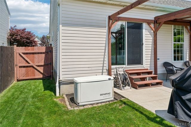 71 Carla Lane, West Seneca, NY 14224
