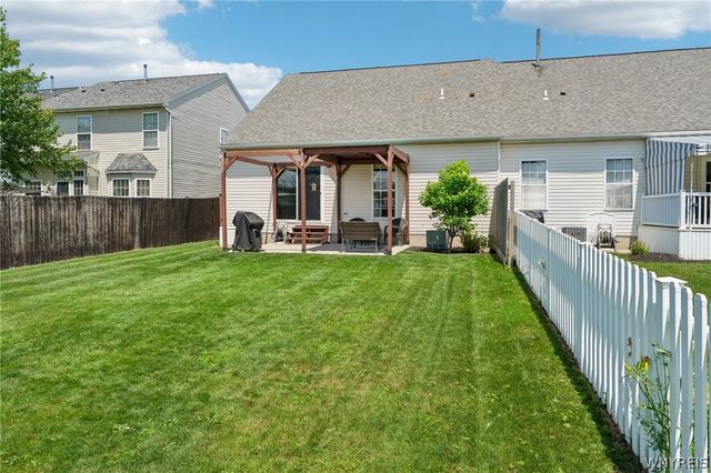 71 Carla Lane, West Seneca, NY 14224