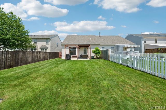 71 Carla Lane, West Seneca, NY 14224