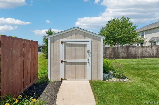 71 Carla Lane, West Seneca, NY 14224