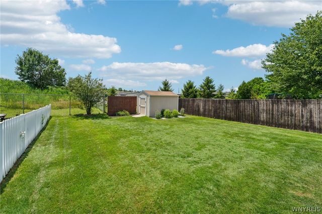 71 Carla Lane, West Seneca, NY 14224