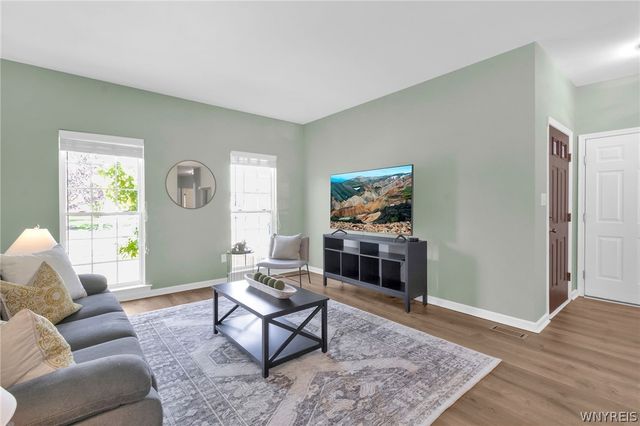 71 Carla Lane, West Seneca, NY 14224