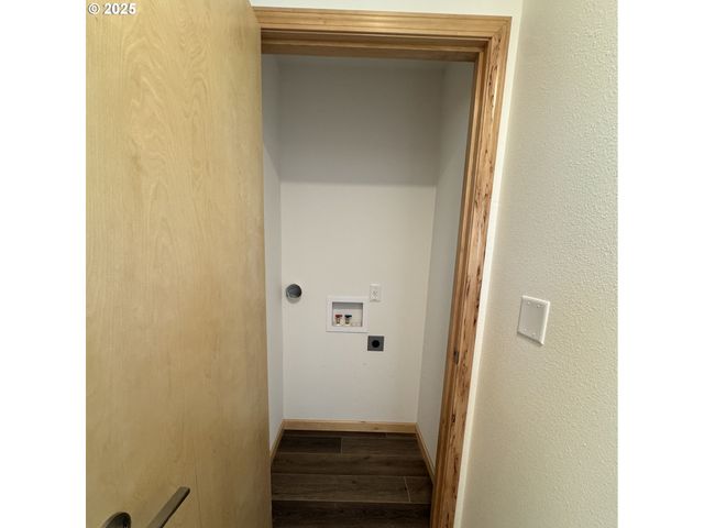 735 ST CHARLES St, Eugene, OR 97402