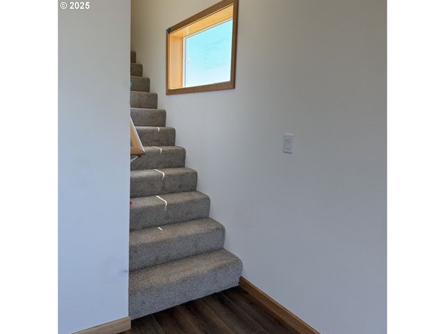 735 ST CHARLES St, Eugene, OR 97402