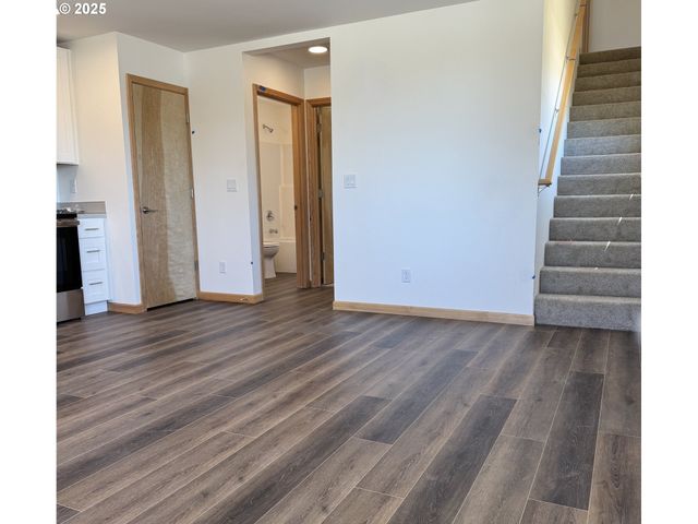 735 ST CHARLES St, Eugene, OR 97402