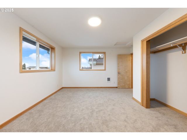 735 ST CHARLES St, Eugene, OR 97402