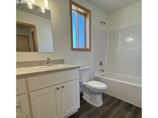 735 ST CHARLES St, Eugene, OR 97402