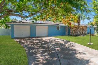 139 E Lake Drive, Lehigh Acres, FL 33936