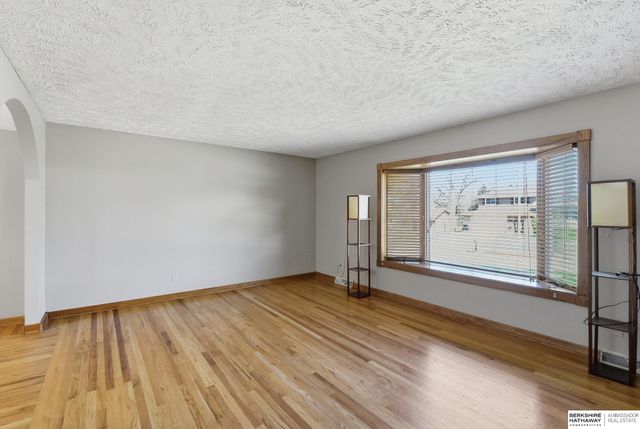 14227 Poppleton Circle, Omaha, NE 68144