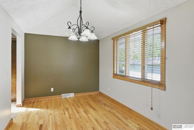 14227 Poppleton Circle, Omaha, NE 68144