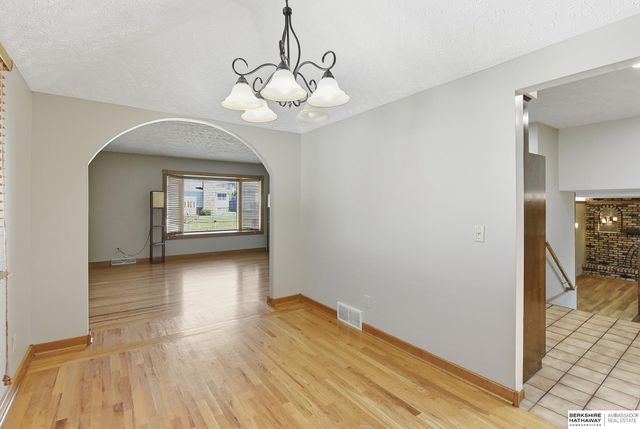 14227 Poppleton Circle, Omaha, NE 68144