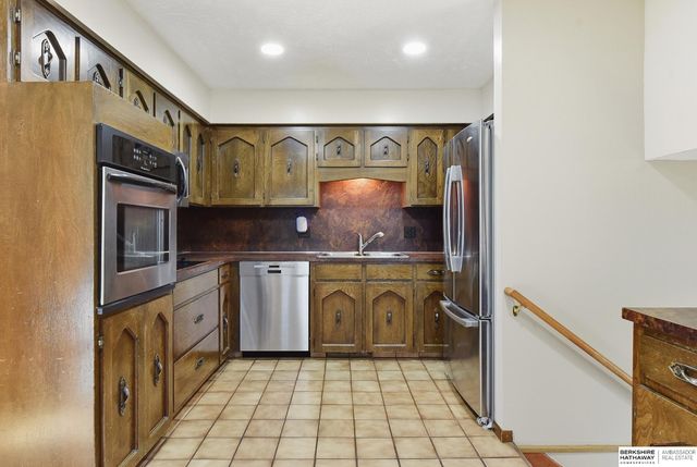 14227 Poppleton Circle, Omaha, NE 68144